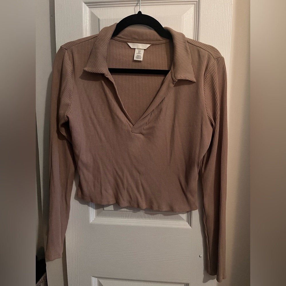 H&M beige/tan v-neck long sleeve blouse